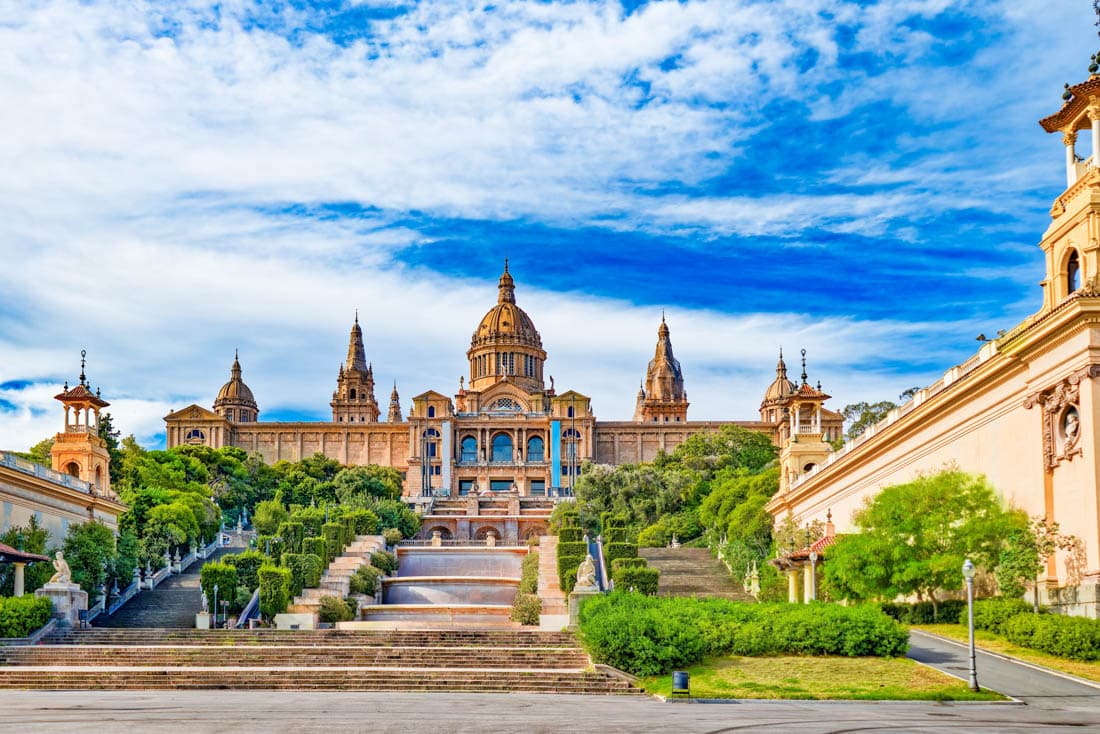 Montjuïc et ses jardins, avec vue panoramique sur le port de Barcelone