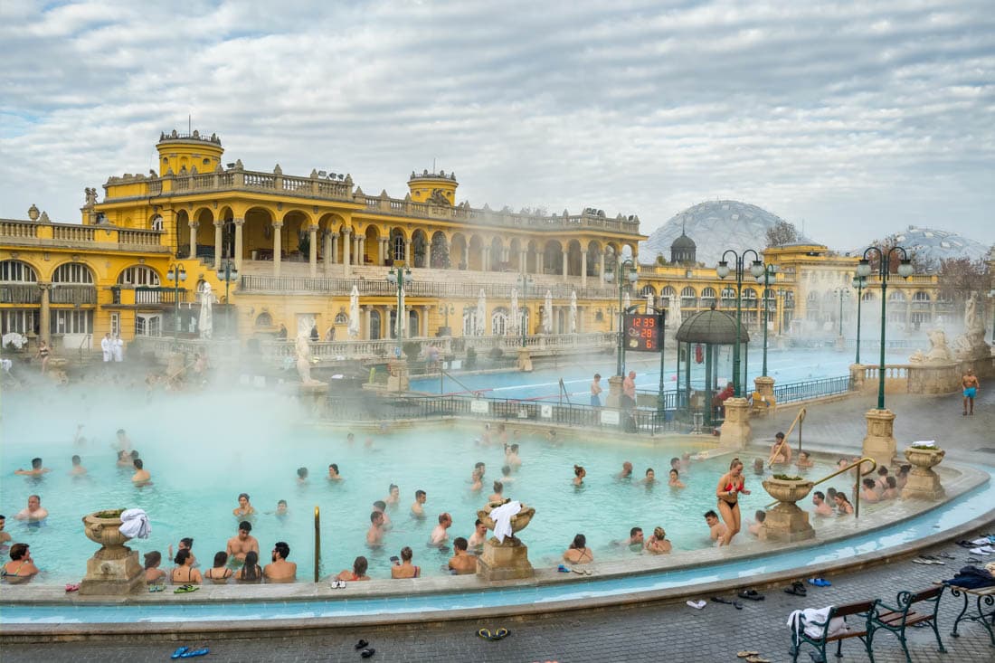 Les bains Széchenyi néo-baroques, Budapest