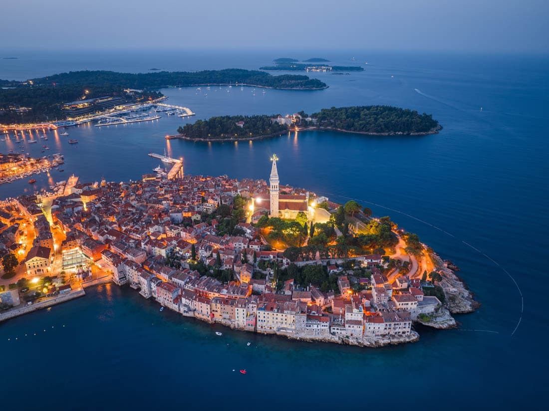 Le vieux port de Rovinj et son clocher, Istrie