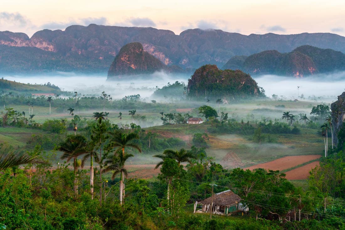 Les mogotes et les plantations de tabac de Viñales, Cuba