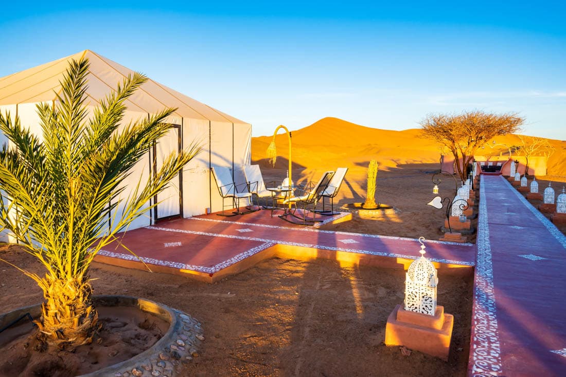 Les dunes de l'Erg Chebbi à Merzouga au coucher du soleil, désert du Sahara, Maroc