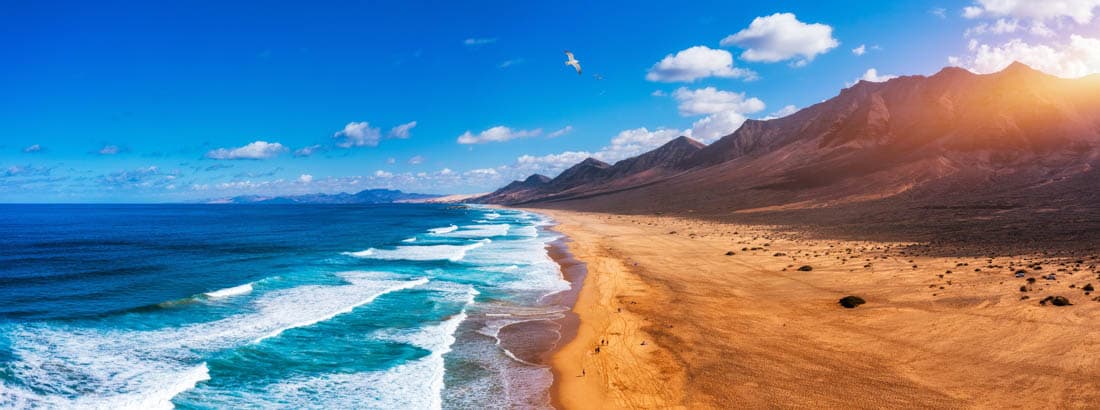 Plages de sable doré et ciel bleu à Tenerife, Îles Canaries