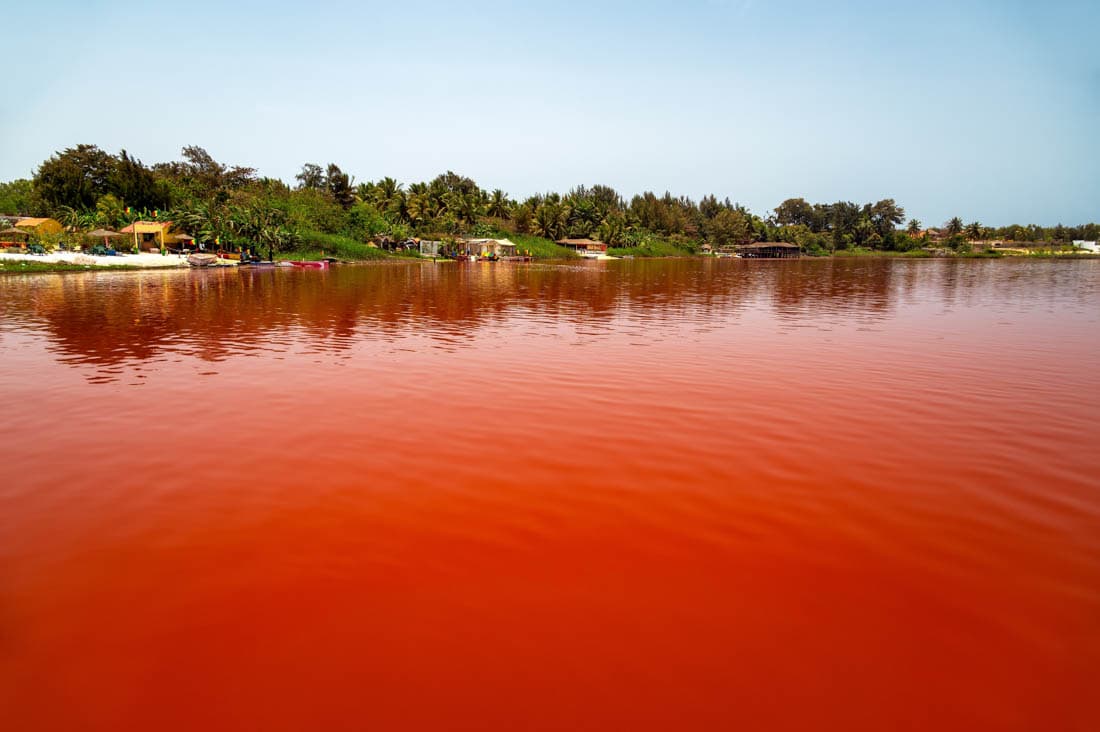Le lac Rose (lac Retba) aux eaux roses, Sénégal